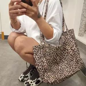 [라일리] Rly 레오파드 캔버스 숄더백 호피 보부상 가방 여성