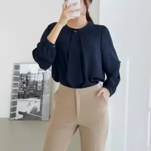 [신상오픈런]셔링 모크넥 에이라인 여성 넥타이 빅사이즈블라우스 (31718036)