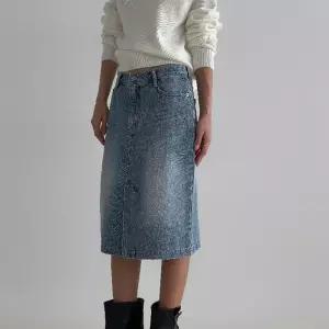 [신상오픈런]앞트임 중청치마 워싱진 논스판 일자 데님스커트 (31707842)