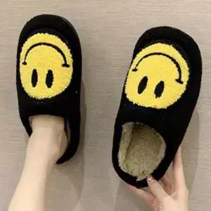 [라일리] Rly 슬리퍼 겨울 털 방한 실내화 후리스 남녀 스마일