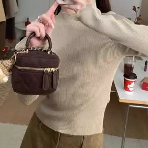 로맨틱 프릴 반하이넥 슬림 니트긴팔 여성탑 여리핏 레이어드 데일리 이너 가을 겨울 포인트 상의 코디 오