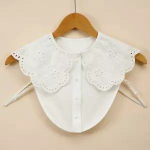 이너카라 자수 넥케이프 펀칭 빅 카라 페이크목만있는 카라만 셔츠 연출 니트레이어드 랩블라우스 이중프릴