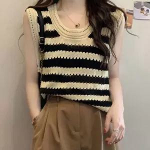 여성 스트라이프 펀칭 디자인 귀여운룩 니트 조끼레이어드셔츠 티셔츠 반팔 여름 카라 스타일 여자