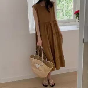 [다잇템]여자 티어드 슬리브리스 핀턱 롱 베이직 원피스 (37001002A)