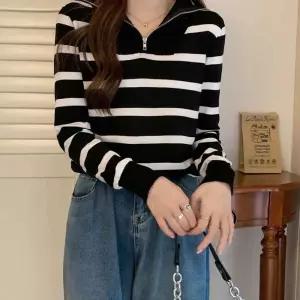 하이넥 반집업 니트 긴팔 여성 스트라이프 데일리 브이꽈배기 뽀글이 슬림핏 롱티 셔링 하프 루즈 여자오버