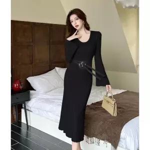 여자원피스 롱 프렌치 브이넥 니트 원피스 부드럽게 슬림핏 플레어 스커트 원템1