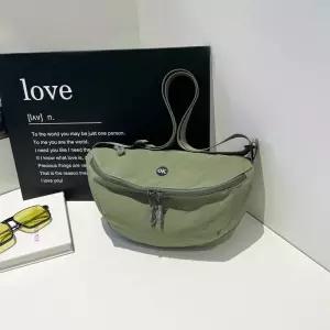 쉬헐크 남자 남친 오피스룩 가방 숄더백 스포츠 나일론 대용량 브래지어 숄더 겸 크로스백 슬림핏 KKE5