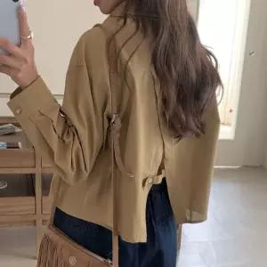 뒷트임 포인트 크롭 긴팔셔츠 여성 카라넥 루즈핏남방