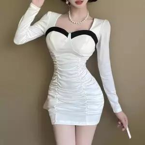 [신상오픈런]여성 하트넥 셔링 미니 원피스 투톤 배색 파티룩 (41992426)