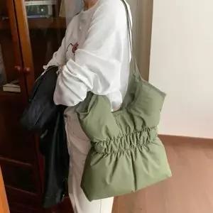 [룽스]출근 휘뚜루마뚜루가방 데일리 백 카키