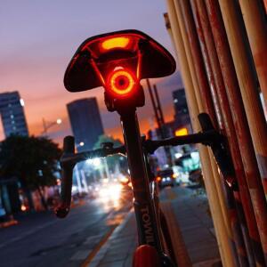 [2개구성] 깜빡이 불빛 브레이크등 충전 바이크티 자전거 스마트 후 센서 미등 EWAF697B