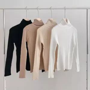 [하프클럽/셀러허브_여성트랜드패션]골지 목폴라 니트 슬림핏 티셔츠