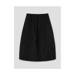 에잇세컨즈 8SECONDS 나일론 벌룬 롱스커트 블랙 356327CM25 292885