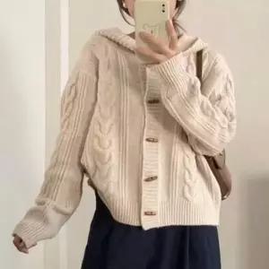 [의류] 꽈배기패턴 후드 가디건 떡볶이 단추 실내외 아우터