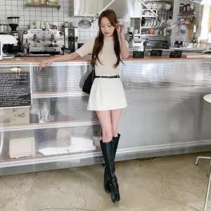 여자 기본 슬림핏 폴라넥 반팔티 에센셜 상의