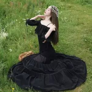 마킷4 여사친 원피스 스커트 가을 나시 프렌치블랙프릴일자숄더 너무이쁘고허리꼬임 JEN3