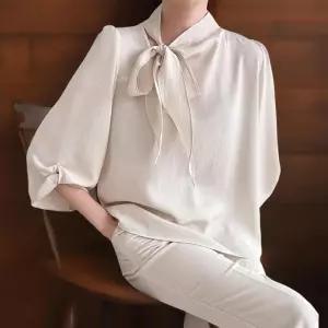 [신상오픈런]여성 가을 하객용 리본 스카프 꼬임 칠부 블라우스 (41315504)