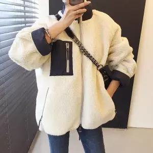 [하프클럽/셀러허브_여성트랜드패션]여성 오버핏 양면 뽀글이 후리스 아우