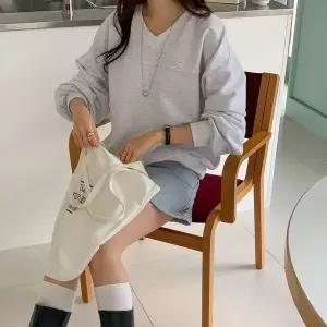 [하프클럽/옷자락]여자 오버핏 브이맨투맨 퍼프 하늘색 봄 쭈리 티셔츠