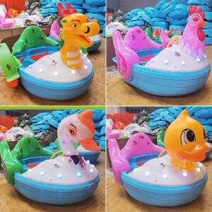 수동 크랭크 보트 풍선 수영장 부모와 아이가 함께 탈 있는 넓은 범퍼카 워터파크