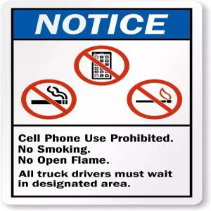 ANSI 공지 표지판 휴대폰 사용 금지 흡연 불꽃놀이 모든 트럭 운전자는 지정된 구역에서 대기해야 합니다.