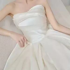 새틴 프릴 웨딩드레스 미니멀 신부 공주풍 고급스러운 분위기