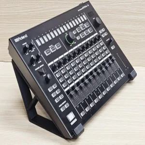 아날로그 소스 35도 각도 데스크톱 마운트는 롤랜드 AIRA MX1 USB 오디오 DJ 믹스 퍼포머 믹서를