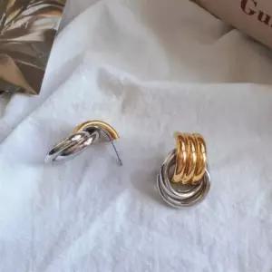 여성 모던 일상 투톤 볼드 포인트 귀걸이