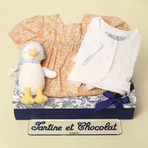 [롯데백화점]타티네쇼콜라 리타플라워원피스+젤라가디건+도기애착딸랑이인형(백일돌선물세트TTPMOE215O