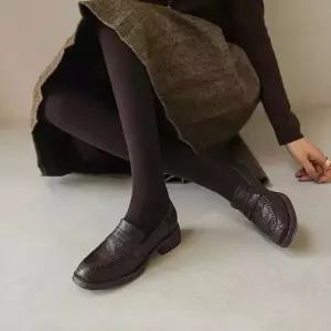 셉띠엠브레 작은 로퍼 여자플랫슈즈 라운드토 펌프스 굵은 중굽 가죽 구두 세무 UNO1