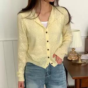 [NS홈쇼핑][샵앤] 여성 봄신상 라운드넥 단추 스카시 니트 가디건 21DS-WCD-5163..