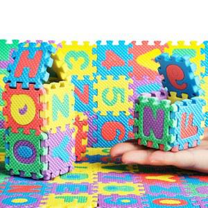 36개 폼 매트 2 x 인치 연동 알파벳 및 숫자 미니 ABC 플레이 바닥용 컬러풀 레터, 부드러운 EVA 타일 재사용이 가능합니다. 청소하기 쉽습니다