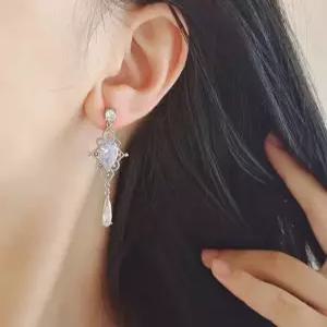 크리스탈 큐빅 귀걸이 화이트 하트 은침 고급스러운