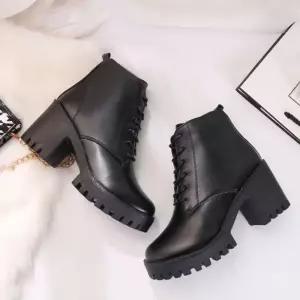 [유토피아]여성 가을 통굽워커 미들힐 가보시 레이스업 키높이 20대가을데일리룩 가을클럽룩 20대키높이워