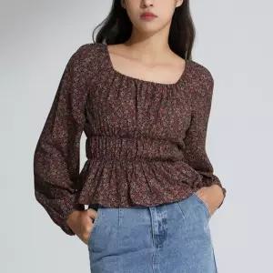 [미쏘] 플라워 셔링디테일 블라우스 (MIWBLC901C-T)