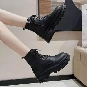 [이지커머스]여성신발 레이스업 키높이 발목 워커부츠 패션슈즈 펌프스 슬리퍼 여성구두 발편한플랫구두 여