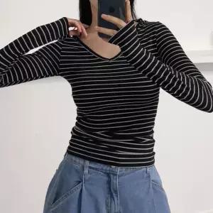 [다잇템]여자 줄무늬 V넥 내의 후디 롱슬리브티 티셔츠 (31656104A)