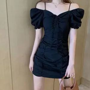 [하프클럽/셀러허브_여성트랜드패션]오프숄더 슬림 원피스 여름 주름 H라인