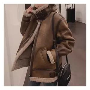 [이쁘다] 피키 양털 하이넥 무스탕 3130585