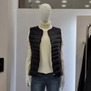 꼼빠니아CAEW0 WIV900 450 구스 경량 패딩 조끼 05COM_YS