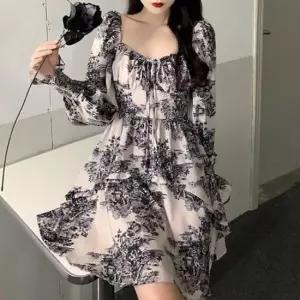 [의류] 독특한 패턴 프릴 디자인 소매 밴딩 하트넥 원피스