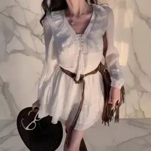 아트박스/신상오픈런 여성 브이넥 퍼프 소매 프릴 미니 드레스