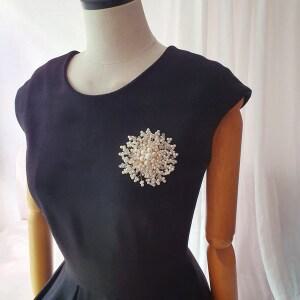 진주 썬플라워 패션 진주브로치 볼드 포인트 원피스 코드 저장 부토니에 여성패션브로치