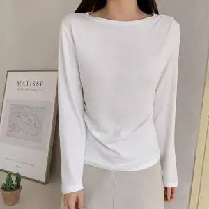 [하프클럽/옷자락]여자 어깨 셔링 보트넥 무채색 데일리룩 긴팔 티셔츠