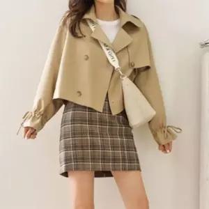 여성 폴리에스터 크롭 더블버튼 루즈핏 트렌치코트