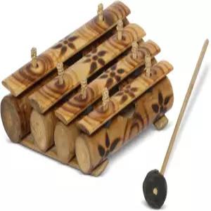 비터가 있는 손으로 조각한 대나무 실로폰(린딕) - 발리 전통 가믈란 악기