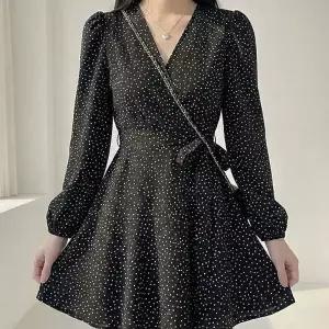 여자 긴팔 블랙 도트 랩 원피스