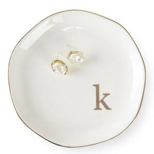 친구, 자매, 생일 크리스마스 선물, 여성을 위한 맞춤형 K-모노그램 약혼 결혼 선물이 포함된 홈 스마일 이니셜 링 접시 주얼리 트레이, 세라믹 화이트
