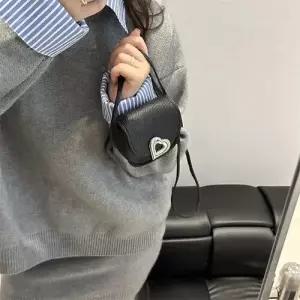 야무치 여성용 가을 데일리룩 미니백 러블리 잔돈 크로스백 가방 하트 숄더 KUK3