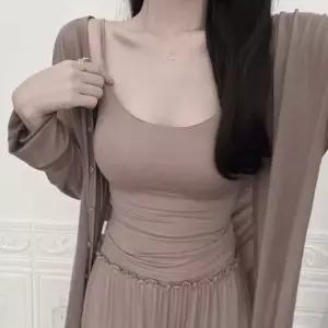 여자데이트코디 여자 여름 데이트 룩 코디 캡 내장 끈 나시 브라 탑